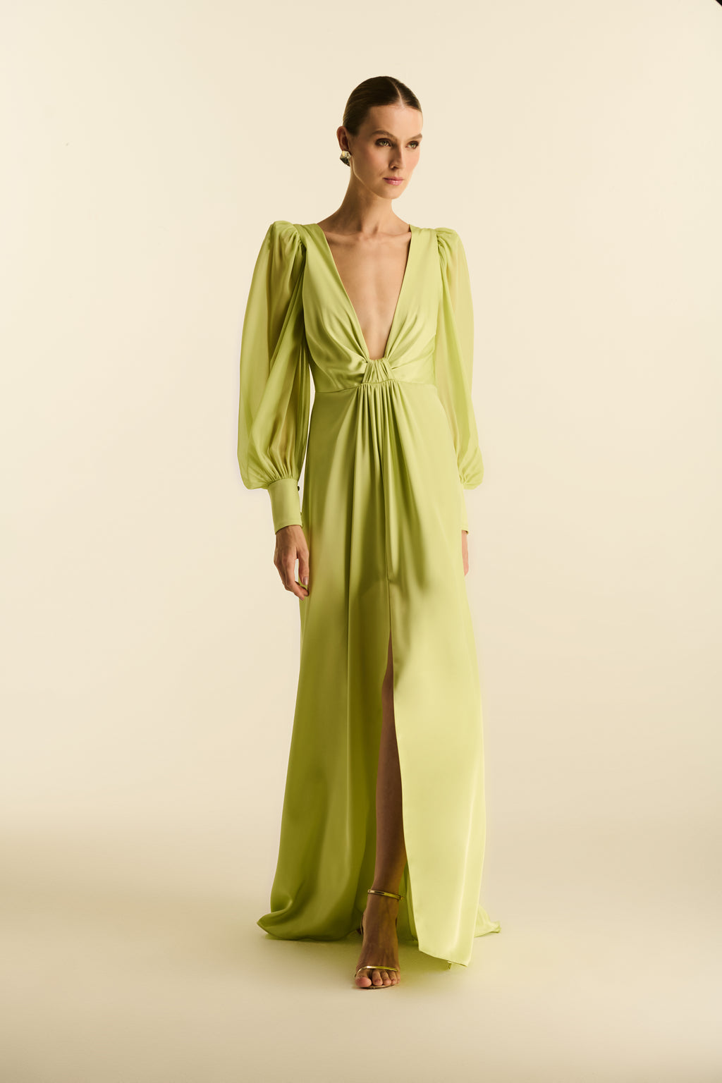 Vestido Longo com Mangas em Chiffon