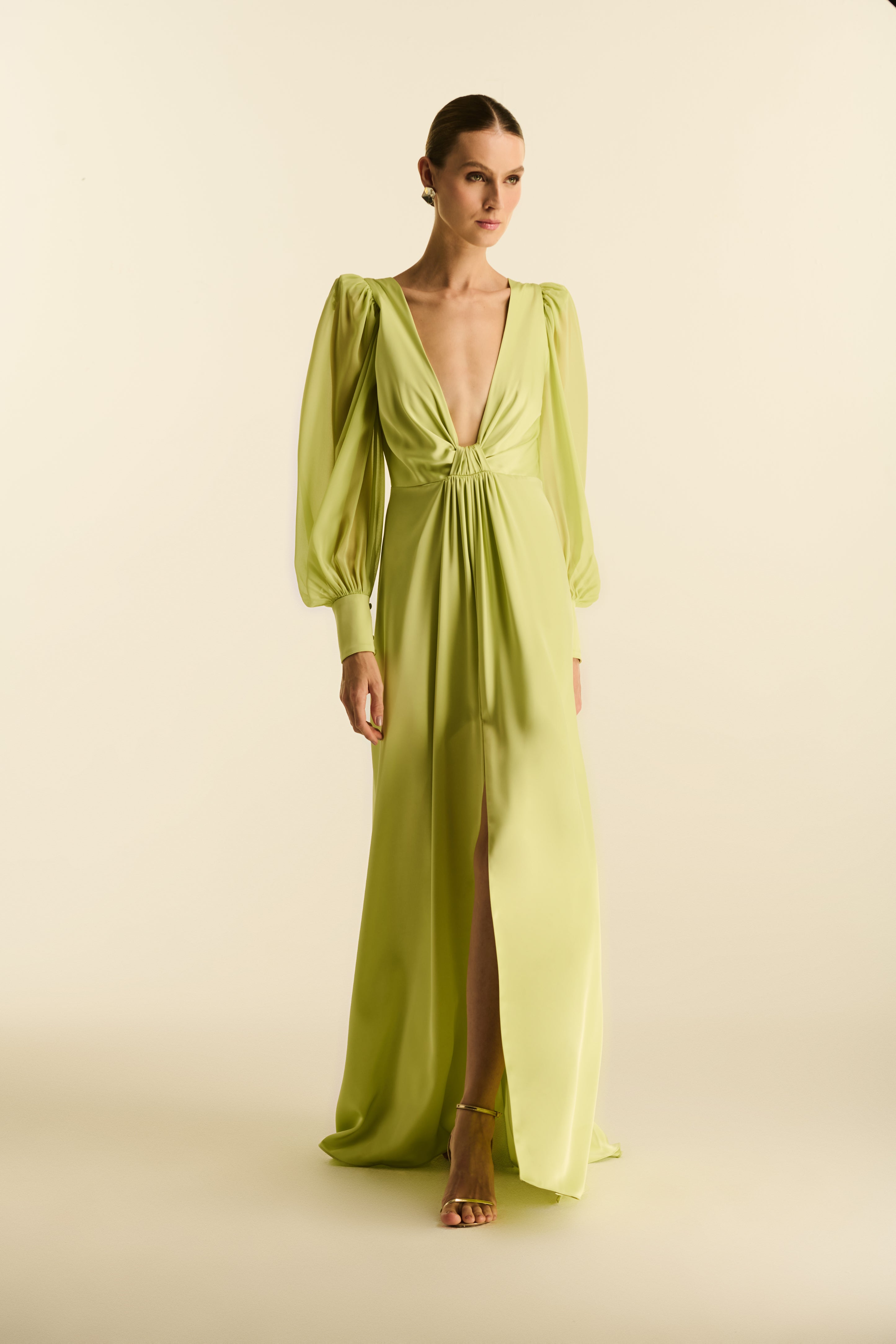 Vestido Longo com Mangas em Chiffon